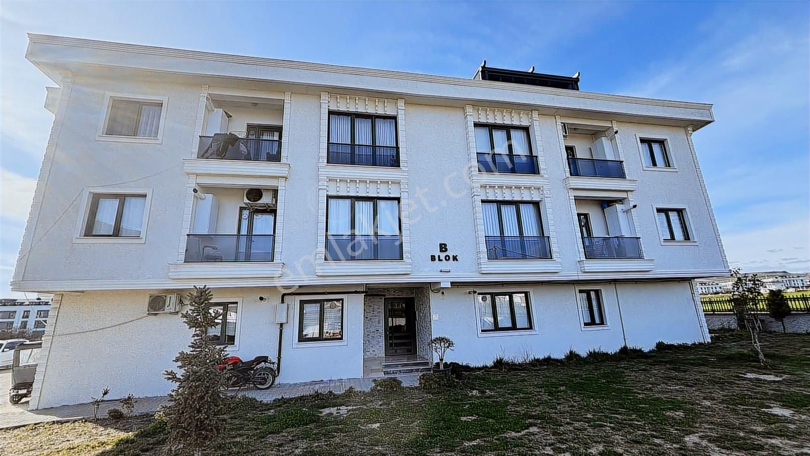Büyükçekmece Eryu Celaliye Konaklarında Satılık 2+1 Daire