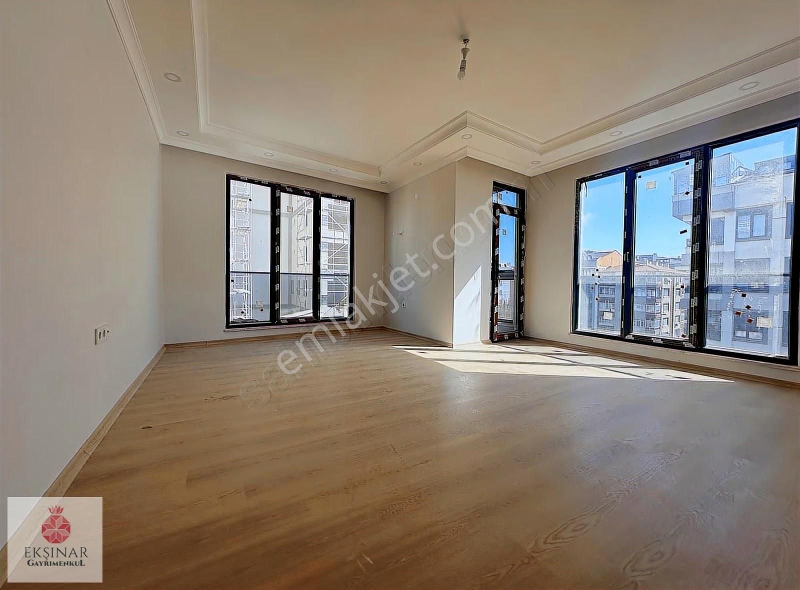 Ekşinar Gayrimenkul'den Cennette Merkezi Konumda 3+1 Satılık