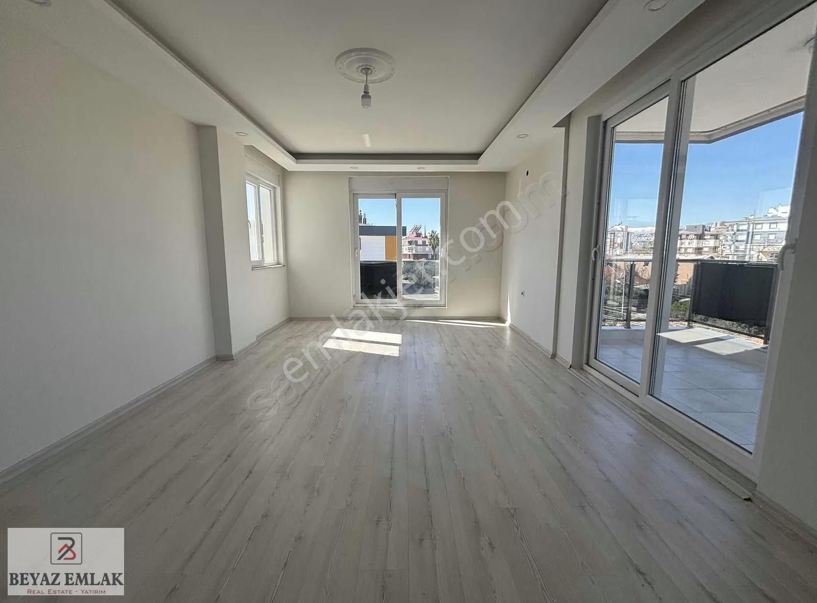 Demir Plaza Arkası 2+1 Katta İki Bloklu Site İçerisinde Daire