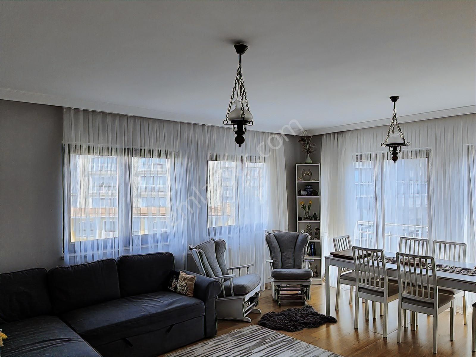 Halkalı Laleşehir Konaklarında 2+1 Satılık Daire