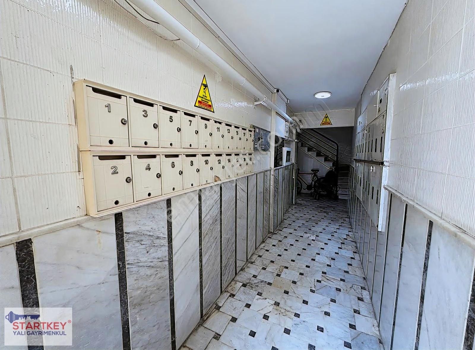 Çiğli Yeni Mahallede Ara Kat Satılık Tadilatlı 3+1 Daire - Görsel 25