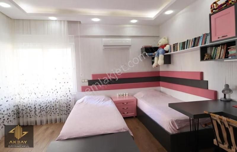 Azize Hüseyin'den Konyaaltında Denize İkinci Parselde Geniş 3+1 - Görsel 9