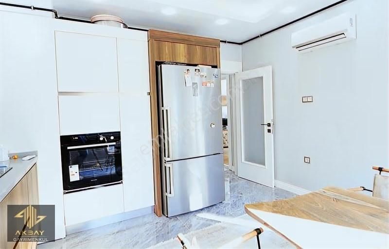 Azize Hüseyin'den Konyaaltında Denize İkinci Parselde Geniş 3+1 - Görsel 12