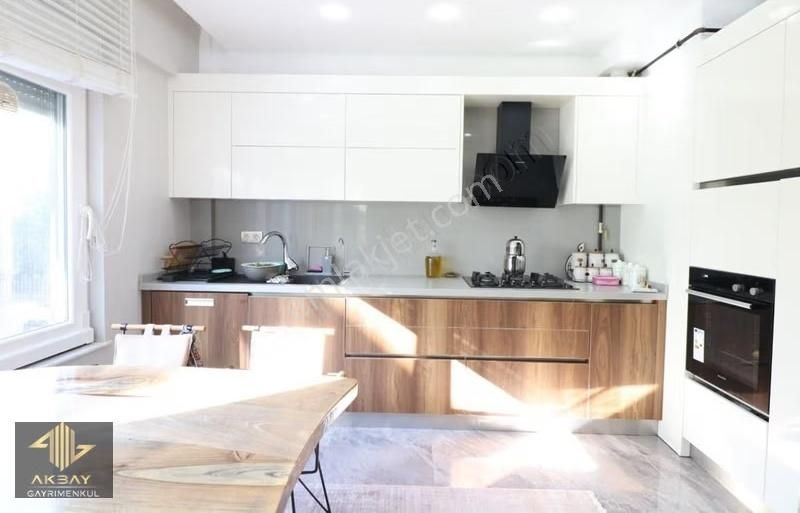 Azize Hüseyin'den Konyaaltında Denize İkinci Parselde Geniş 3+1