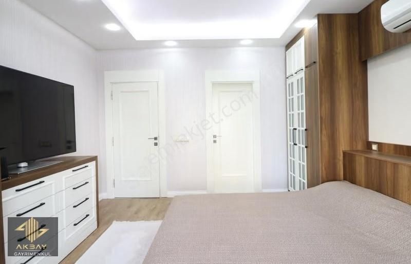 Azize Hüseyin'den Konyaaltında Denize İkinci Parselde Geniş 3+1 - Görsel 22