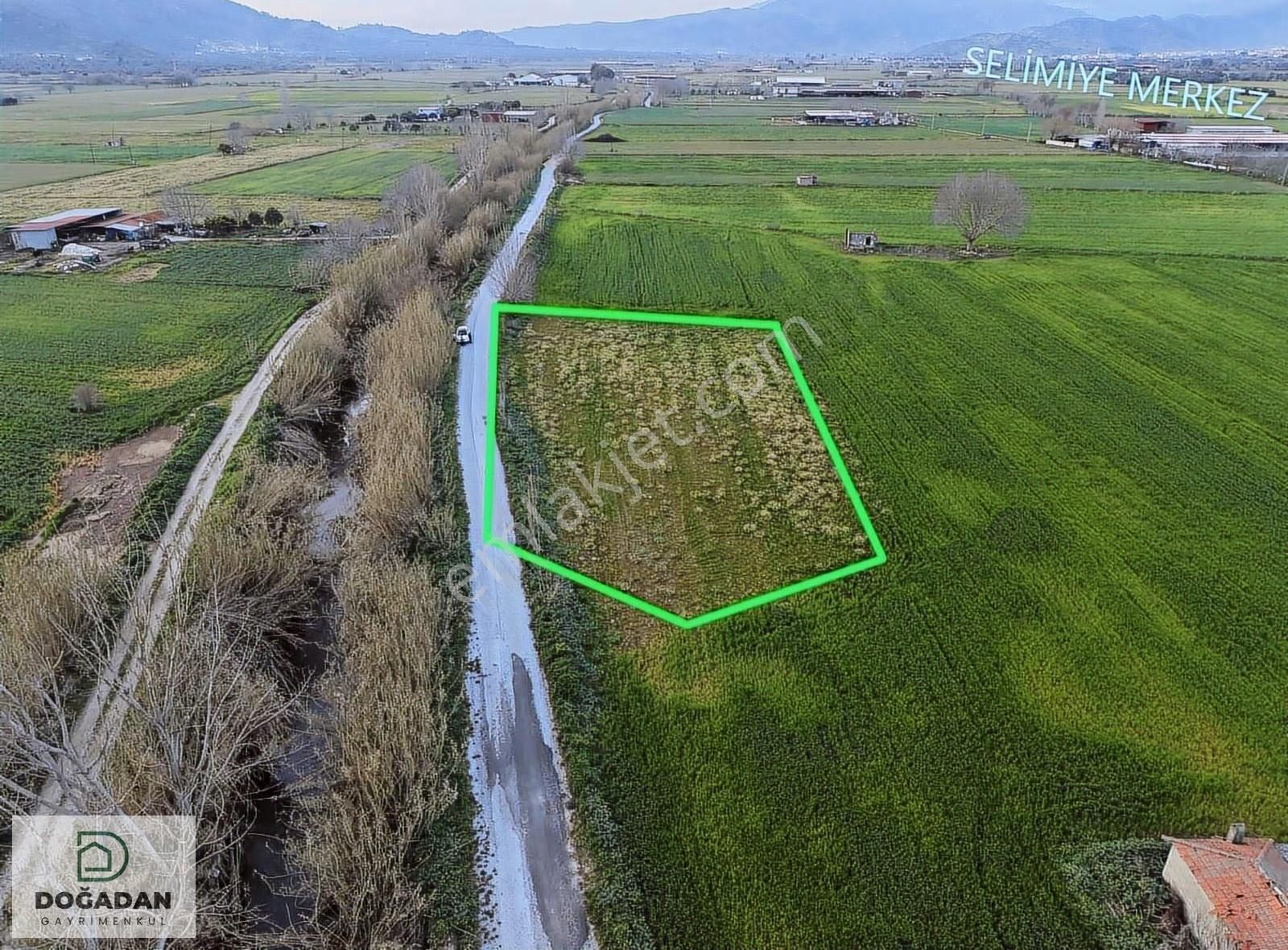 Doğadan Selimiye Merkezde Asfalta Cephe Yapı Koymaya Uygun Arazi