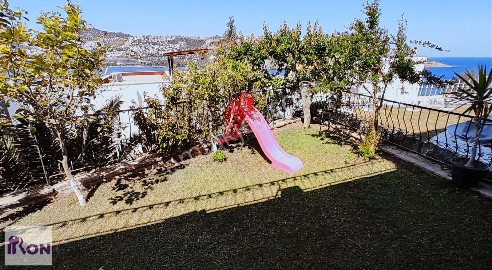 Bodrum Küçükbük'de Özel İskele Ve Plajlı Havuzlu Sitede Yazlık