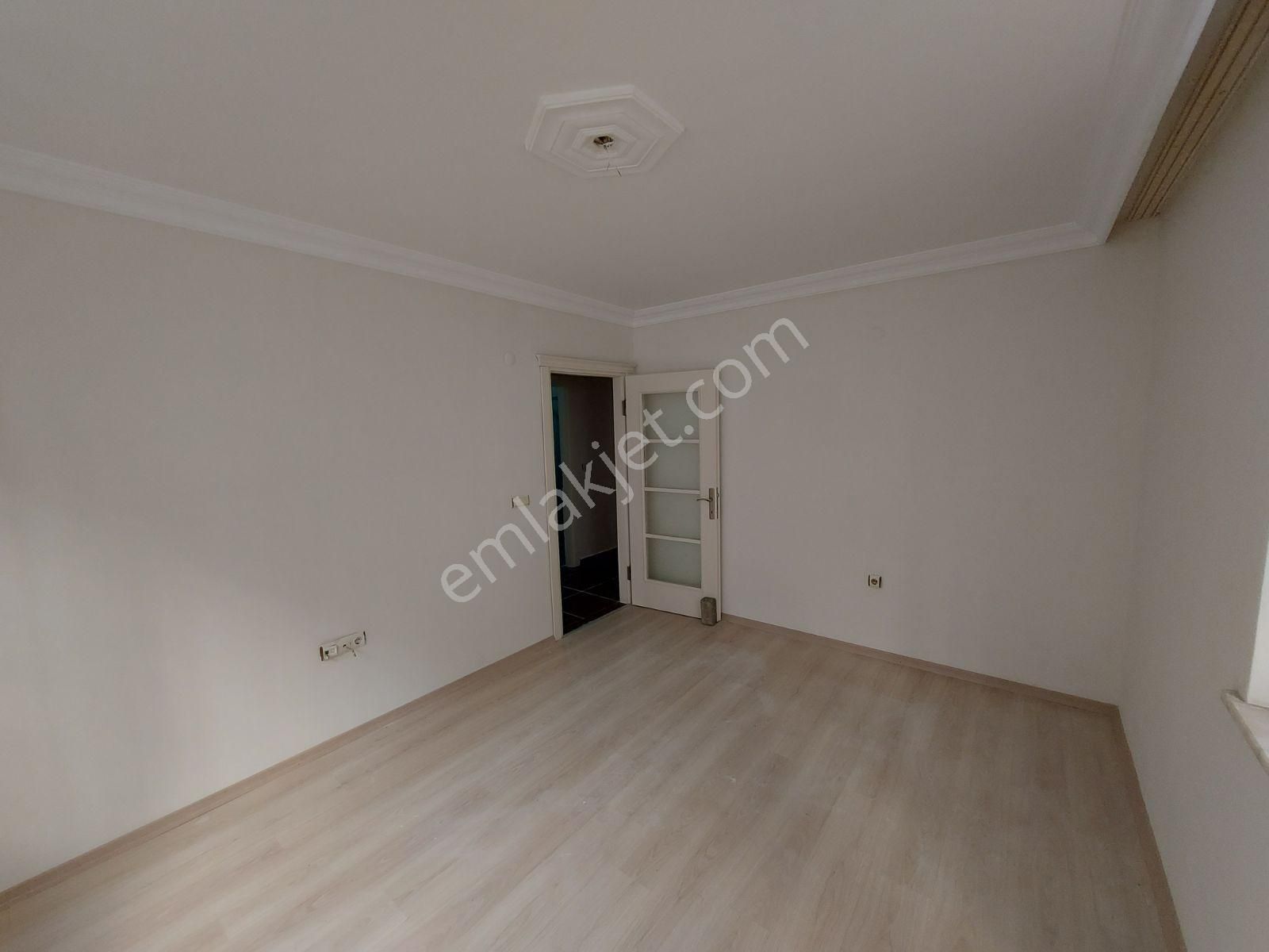 Cumhuriyet Mah. Kiralık: Bahçe Katı & 35 M² Teraslı 2+1 Daire !! - Görsel 5