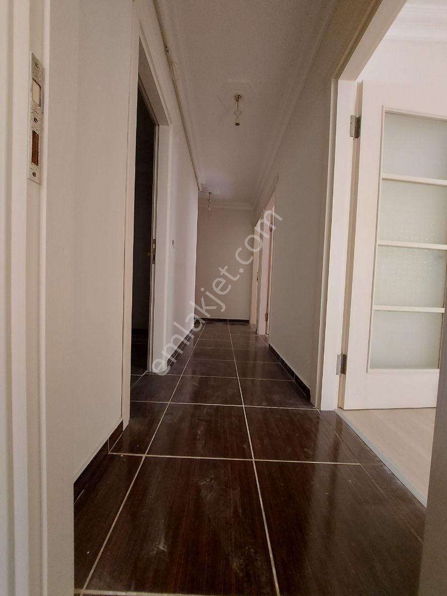 Cumhuriyet Mah. Kiralık: Bahçe Katı & 35 M² Teraslı 2+1 Daire !! - Görsel 3