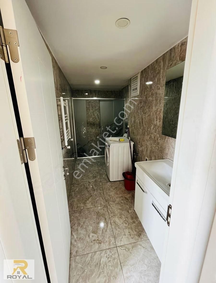 Sefaköy'de 1+1 Metrobüse Yakın Asansörlü Yeni Bina Kiralık Daire - Görsel 2