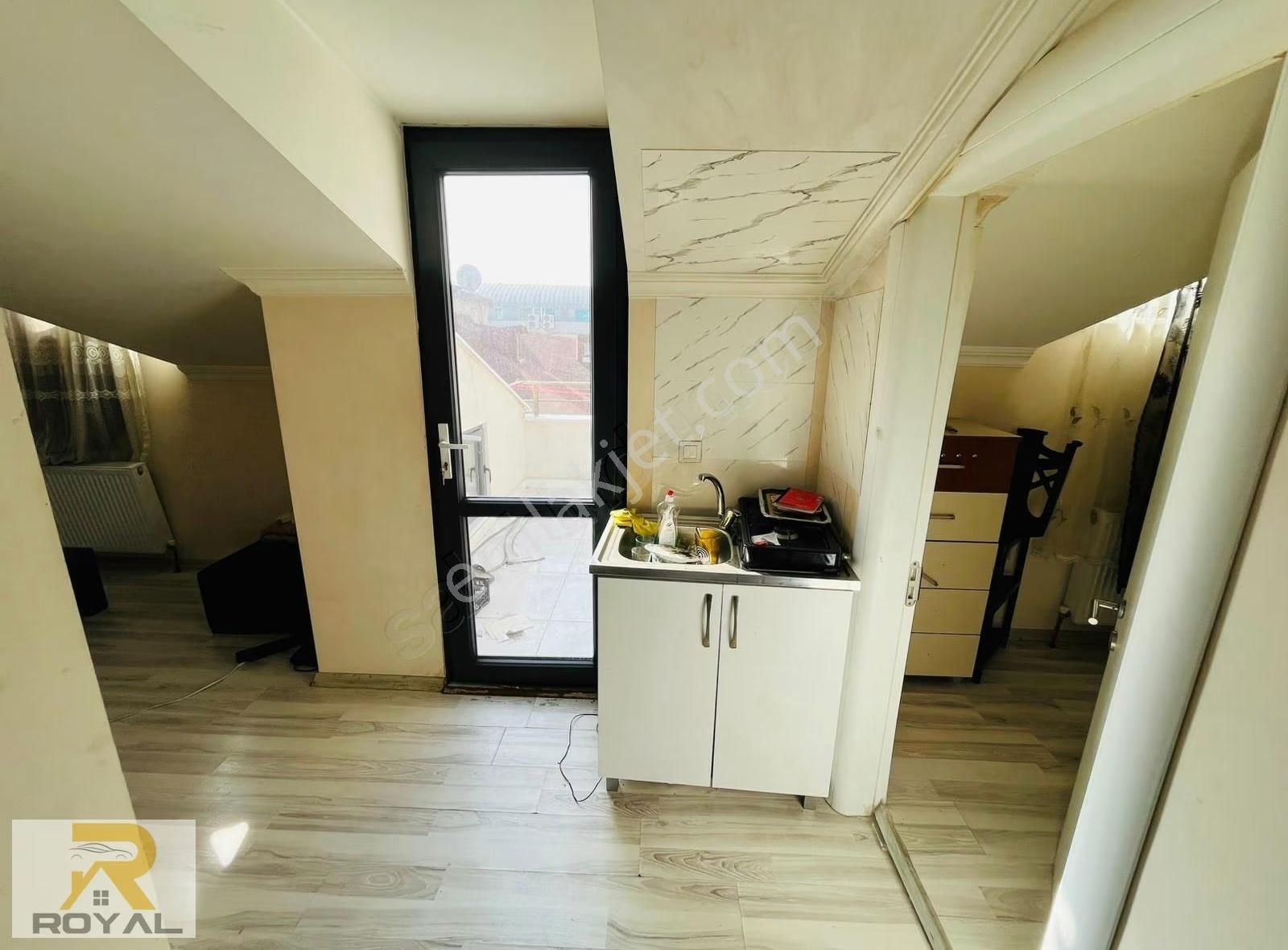 Sefaköy'de 1+1 Metrobüse Yakın Asansörlü Yeni Bina Kiralık Daire - Görsel 9