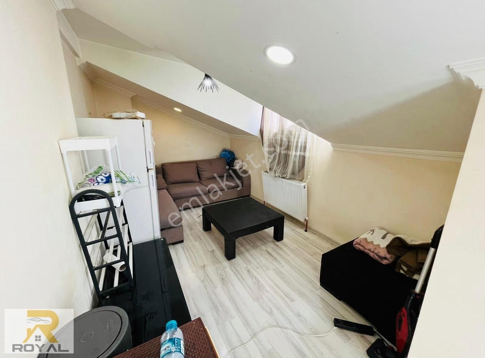 Sefaköy'de 1+1 Metrobüse Yakın Asansörlü Yeni Bina Kiralık Daire