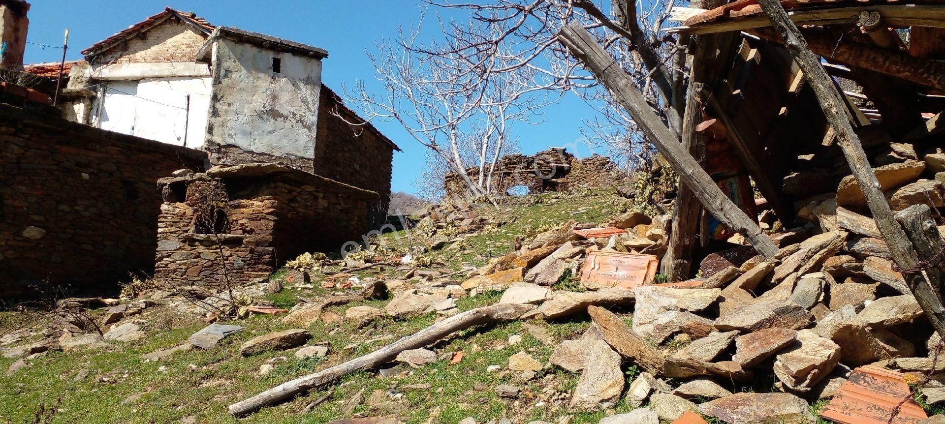 Tire Yamandere Köyü Satılık Kargir Ev Ve Ceviz Bahçesi