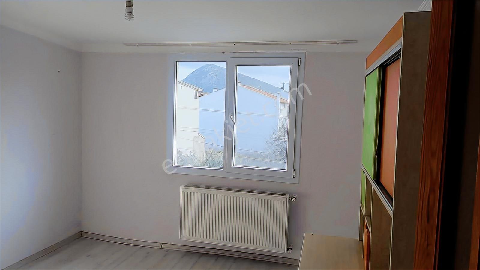 Urla Zeytinalan'da Kiralık 3+1 Bakımlı Daire - Görsel 3