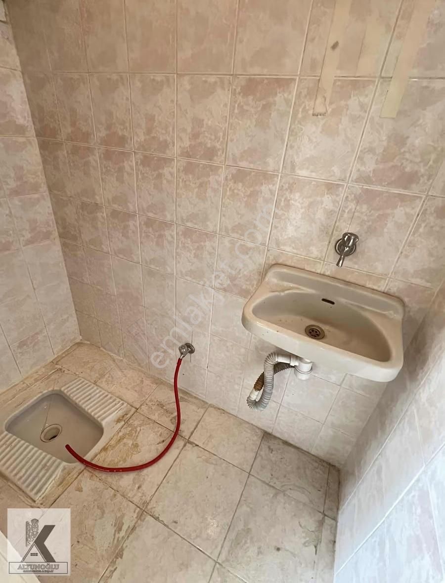 3+1 Merkez Mahallesinde Cadde Metrobüs Yakını Kiralık Daire - Görsel 2