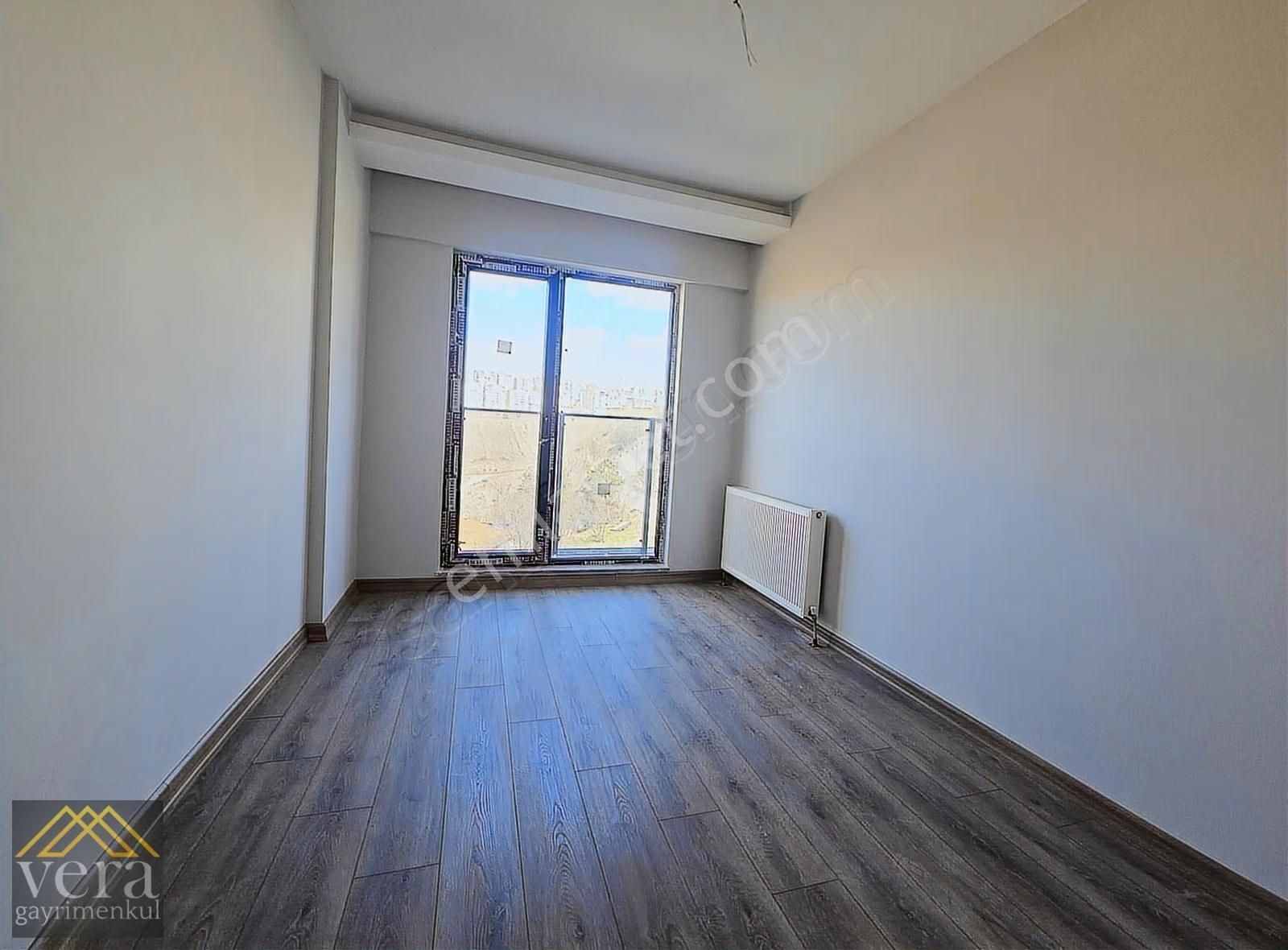 Ege Mahallesinde Muhteşem Mimari 3+1 Kilerli Kombi Pekler Takılı - Görsel 3