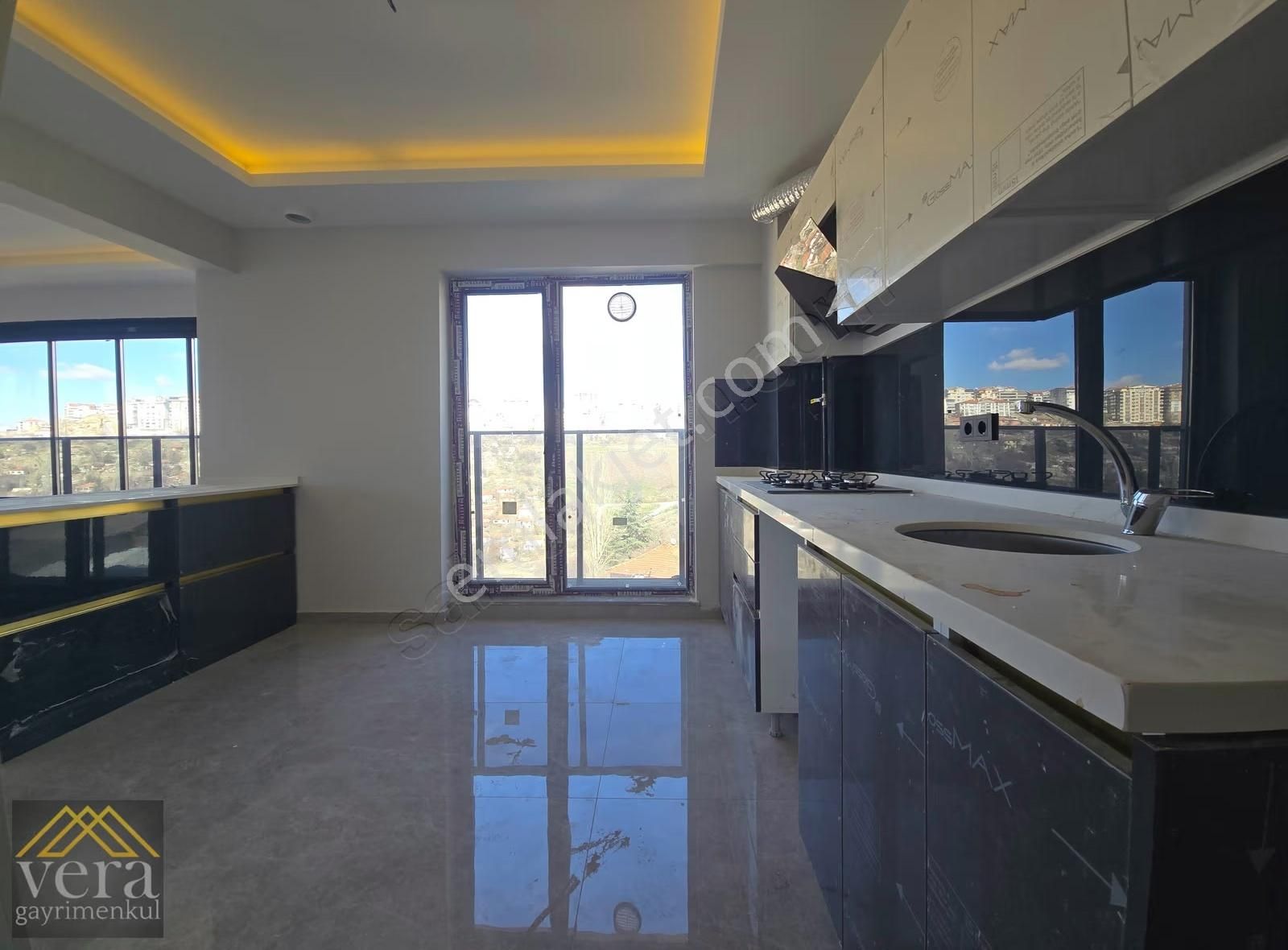 Ege Mahallesinde Muhteşem Mimari 3+1 Kilerli Kombi Pekler Takılı - Görsel 14