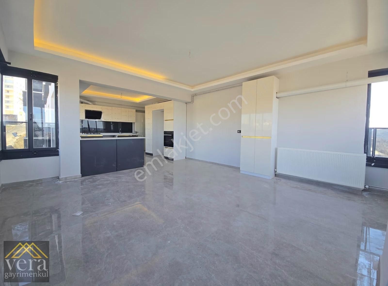 Ege Mahallesinde Muhteşem Mimari 3+1 Kilerli Kombi Pekler Takılı - Görsel 18