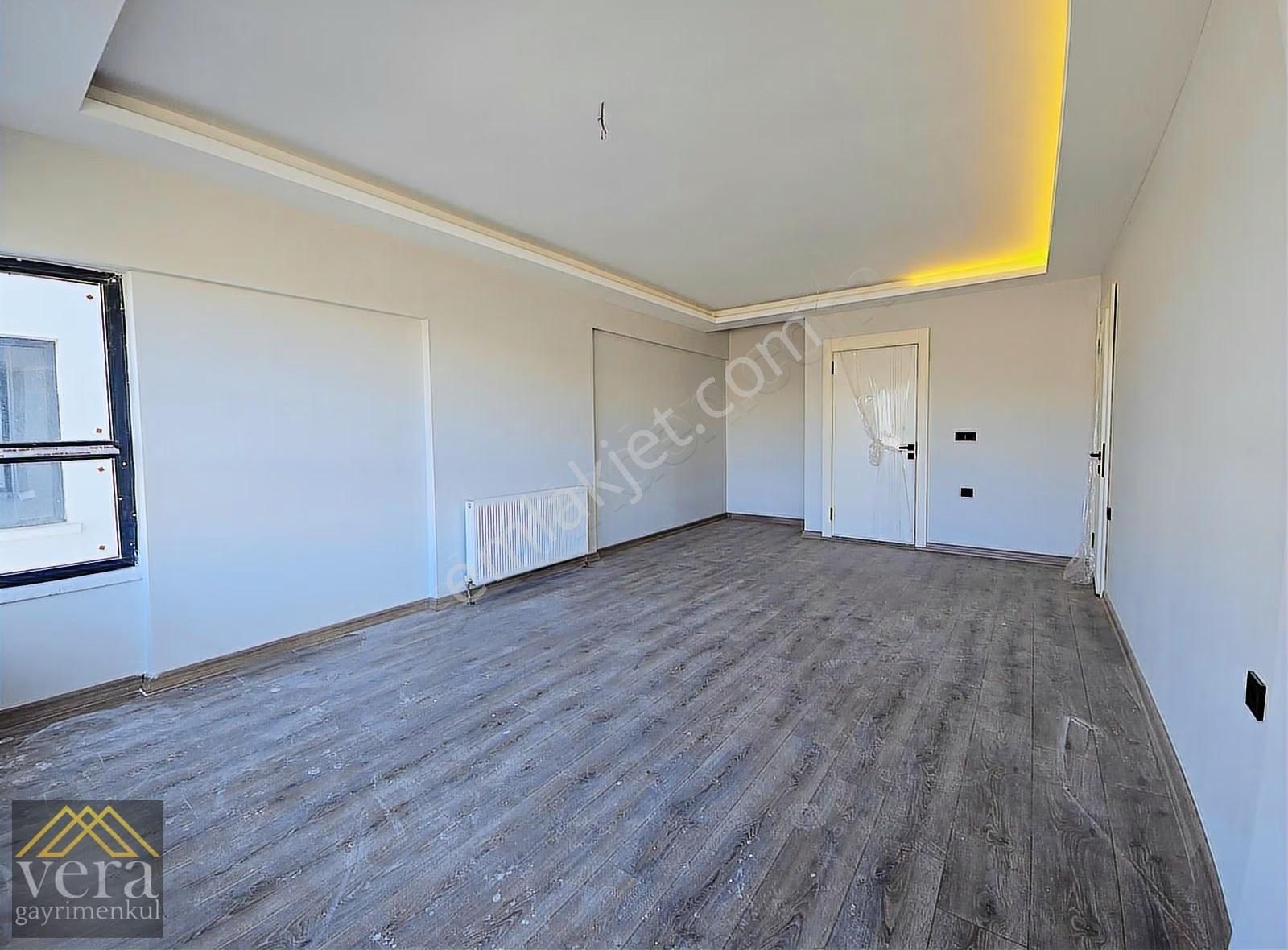 Ege Mahallesinde Muhteşem Mimari 3+1 Kilerli Kombi Pekler Takılı - Görsel 8