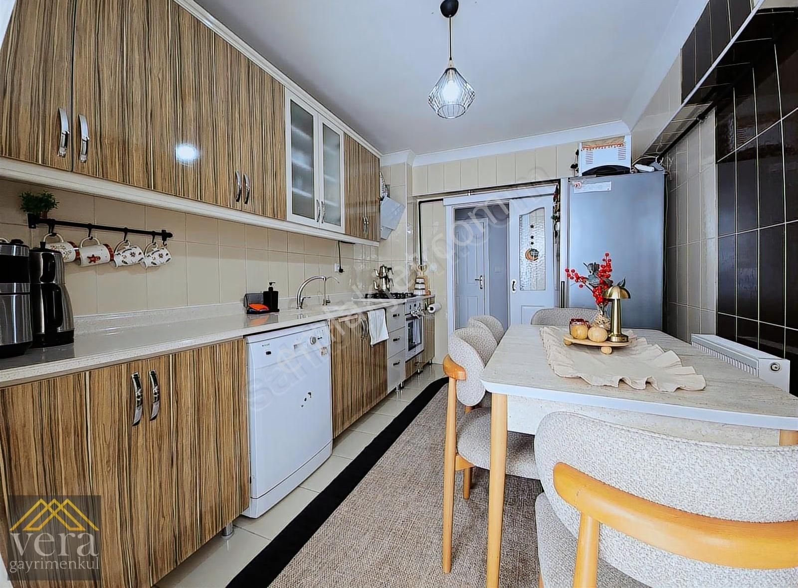 846.cadde Üzeri 2. Kat İskanlı Asansörlü Kapalı Garajlı 3+1 Full - Görsel 7