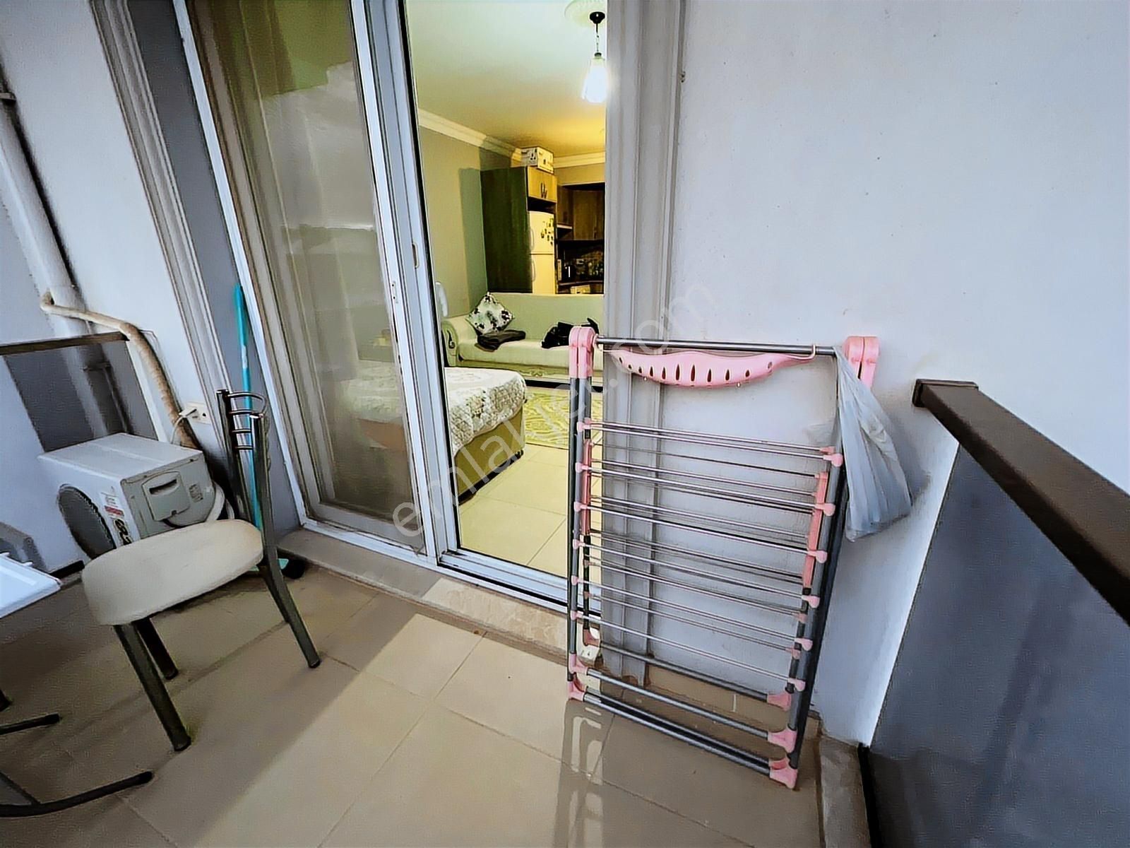 Urla Da Acil!. Ön Cephe Ara Kat Yüksek Kiralı Satılık 1+0 Daire - Görsel 3