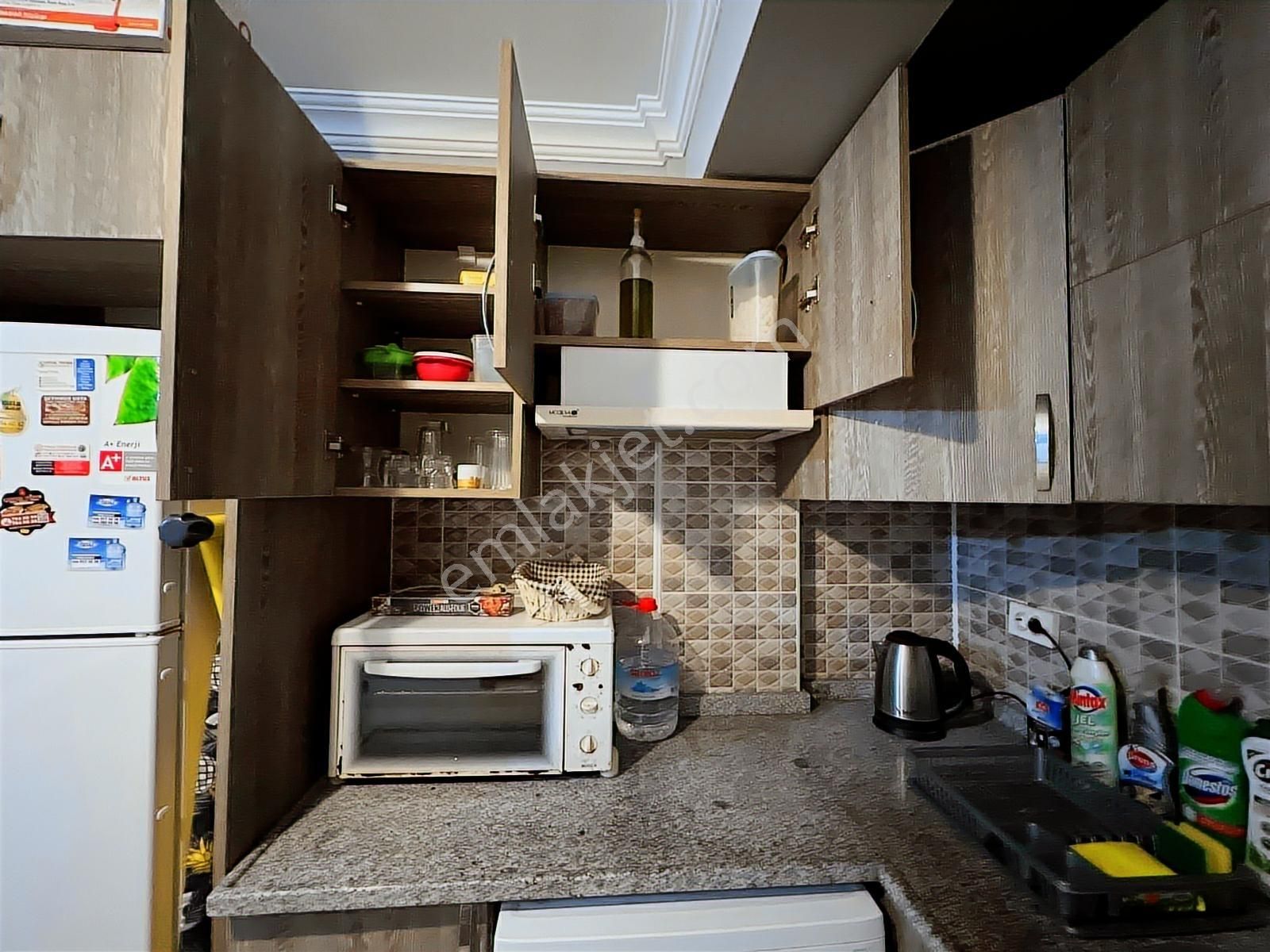 Urla Da Acil!. Ön Cephe Ara Kat Yüksek Kiralı Satılık 1+0 Daire - Görsel 4