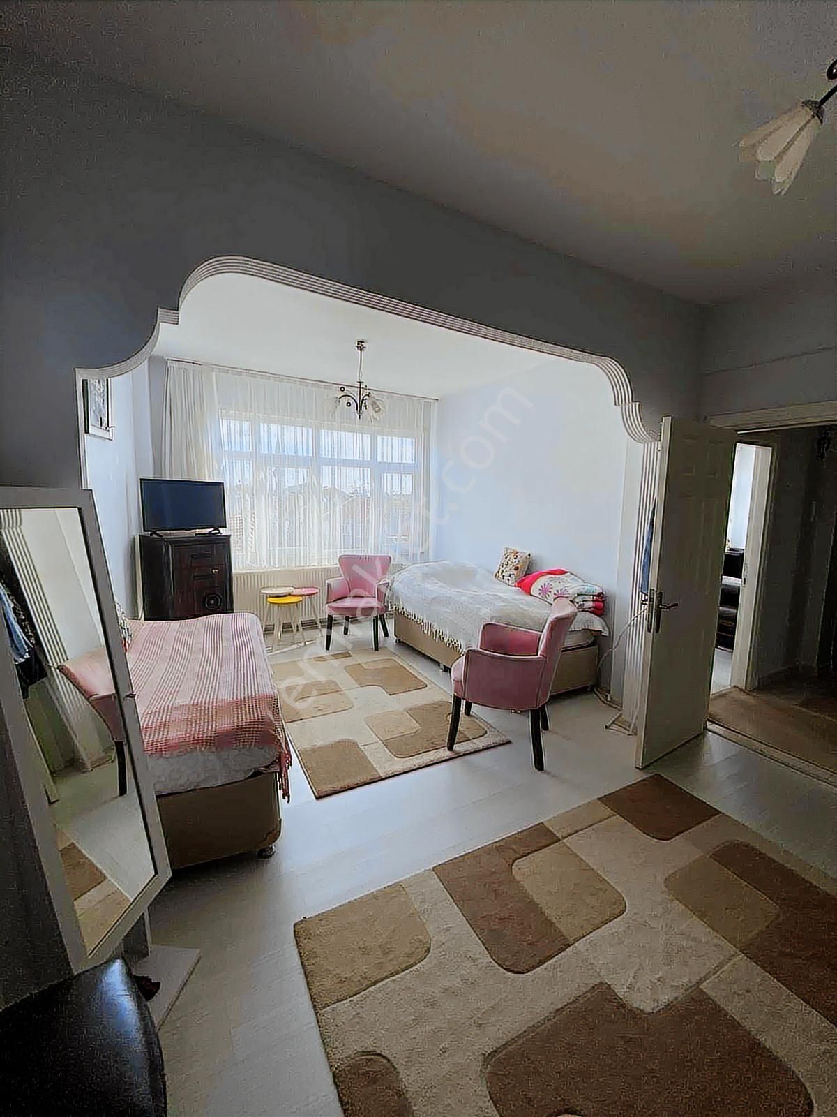 Çapa Şehremini'de Satılık 2+1 Daire - Görsel 2