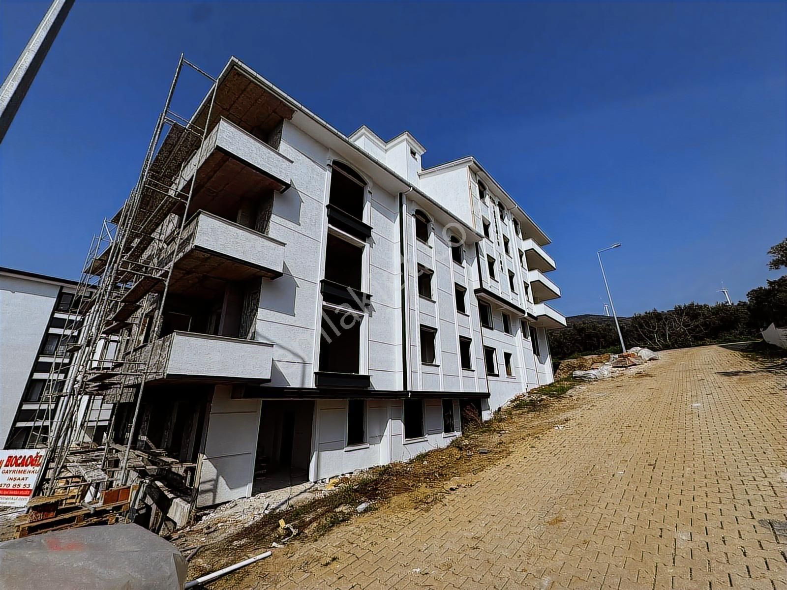 Armutlu'da Deniz Manzaralı Sıfır 2+1 Satılık Daireler - Görsel 3