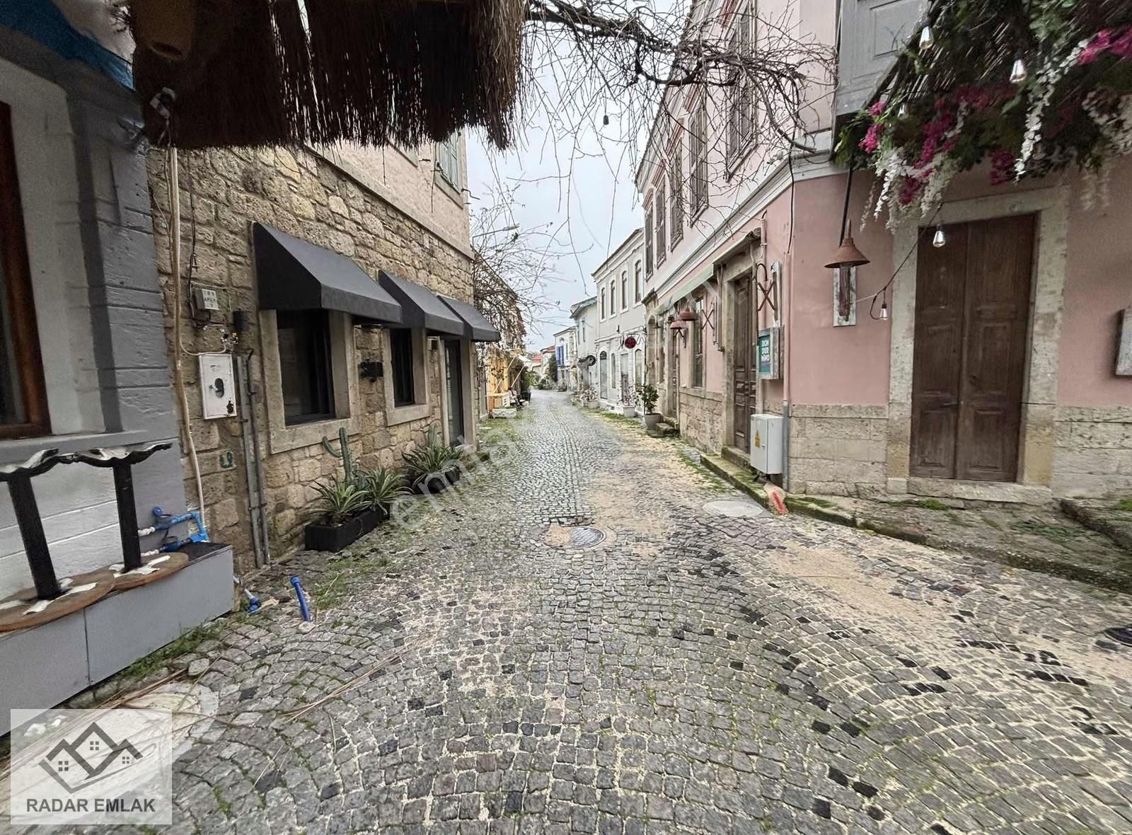 Alaçatı Çarşı İçerisinde Dükkan Bulunan 519 M2 Emsalsiz Satılık - Görsel 21