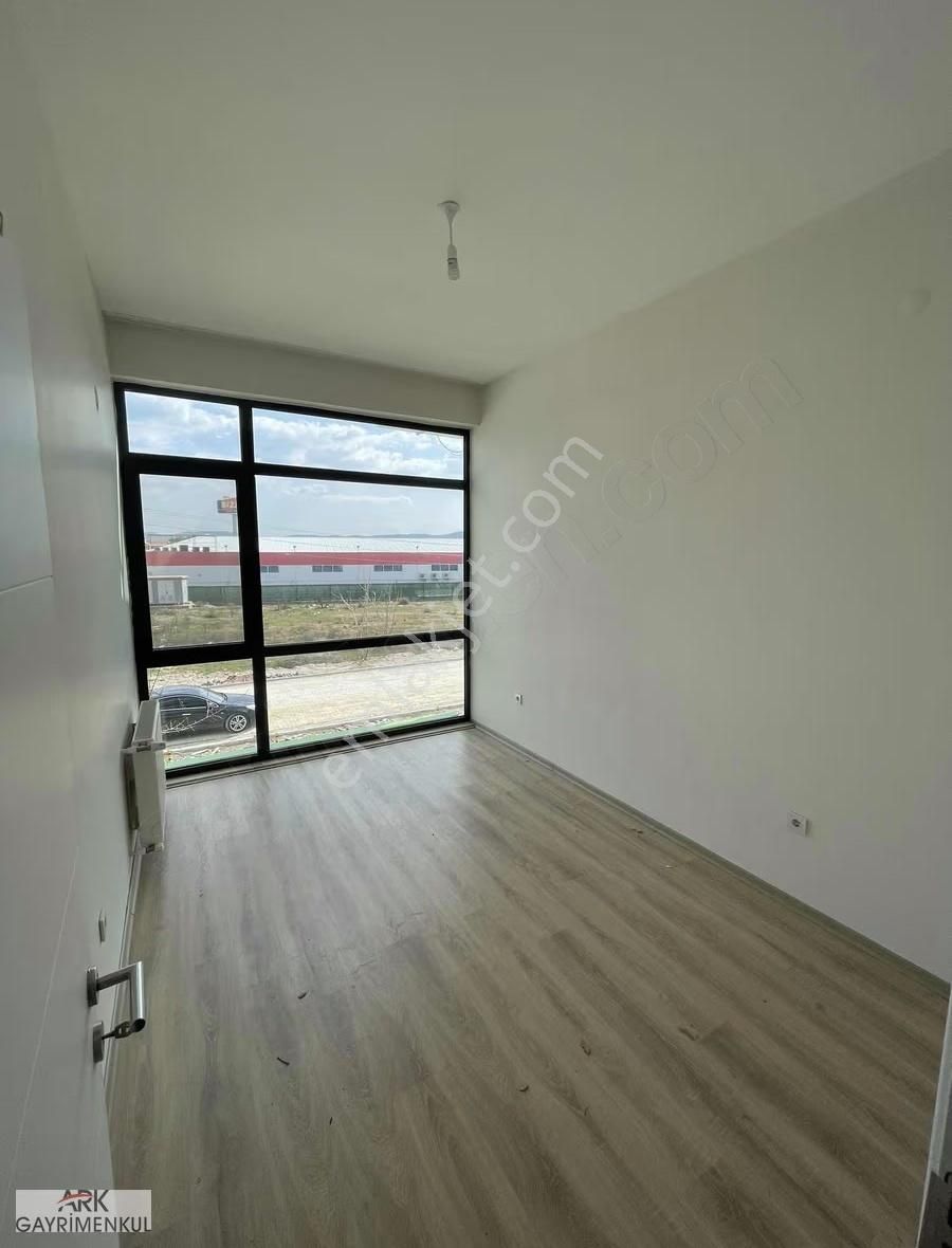Emirbeyazıt'ta Kiralık 1+1 Modern Ofis&daire - Görsel 5