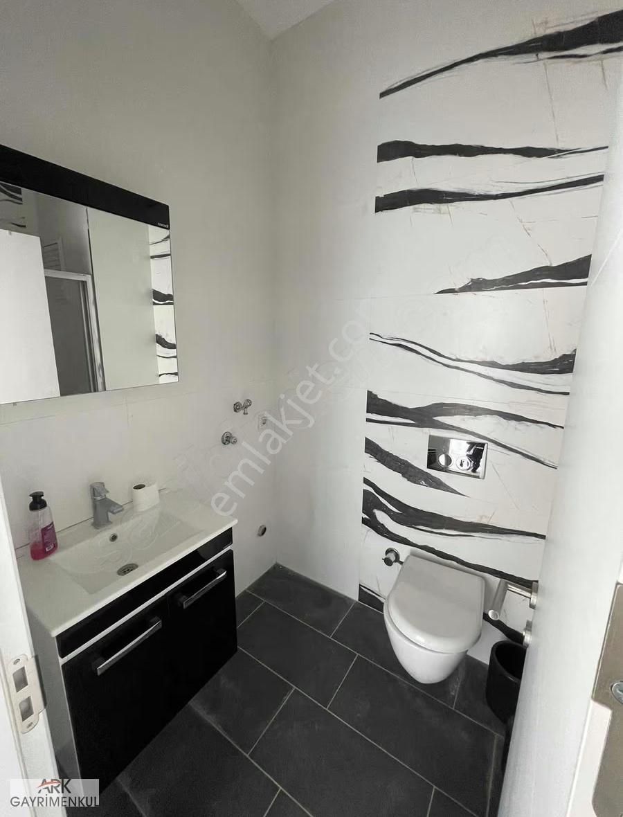 Emirbeyazıt'ta Kiralık 1+1 Modern Ofis&daire - Görsel 4