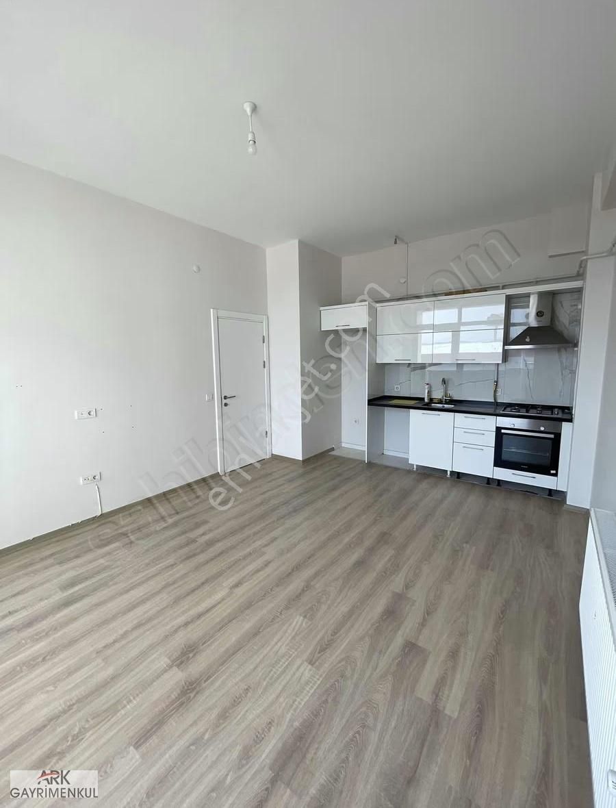 Emirbeyazıt'ta Kiralık 1+1 Modern Ofis&daire - Görsel 6