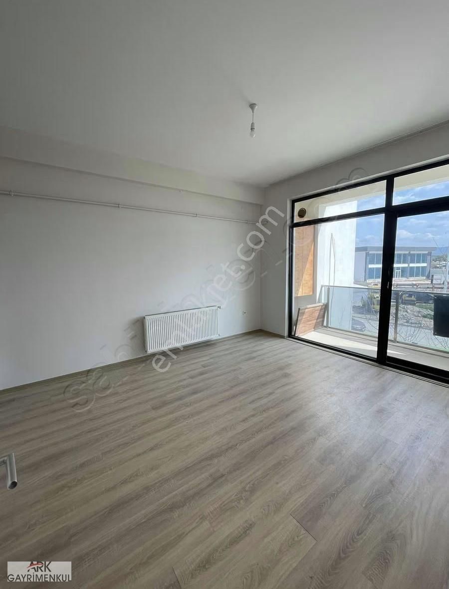 Emirbeyazıt'ta Kiralık 1+1 Modern Ofis&daire