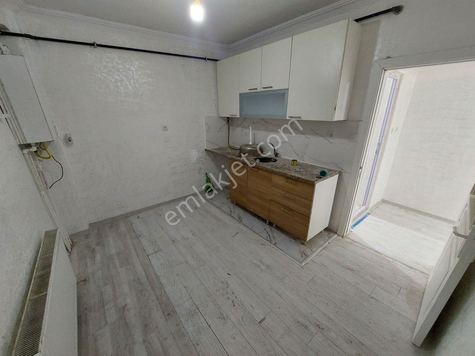 Mehmet Akifte Kiralık 2+1 Bahçe Kat - Görsel 8