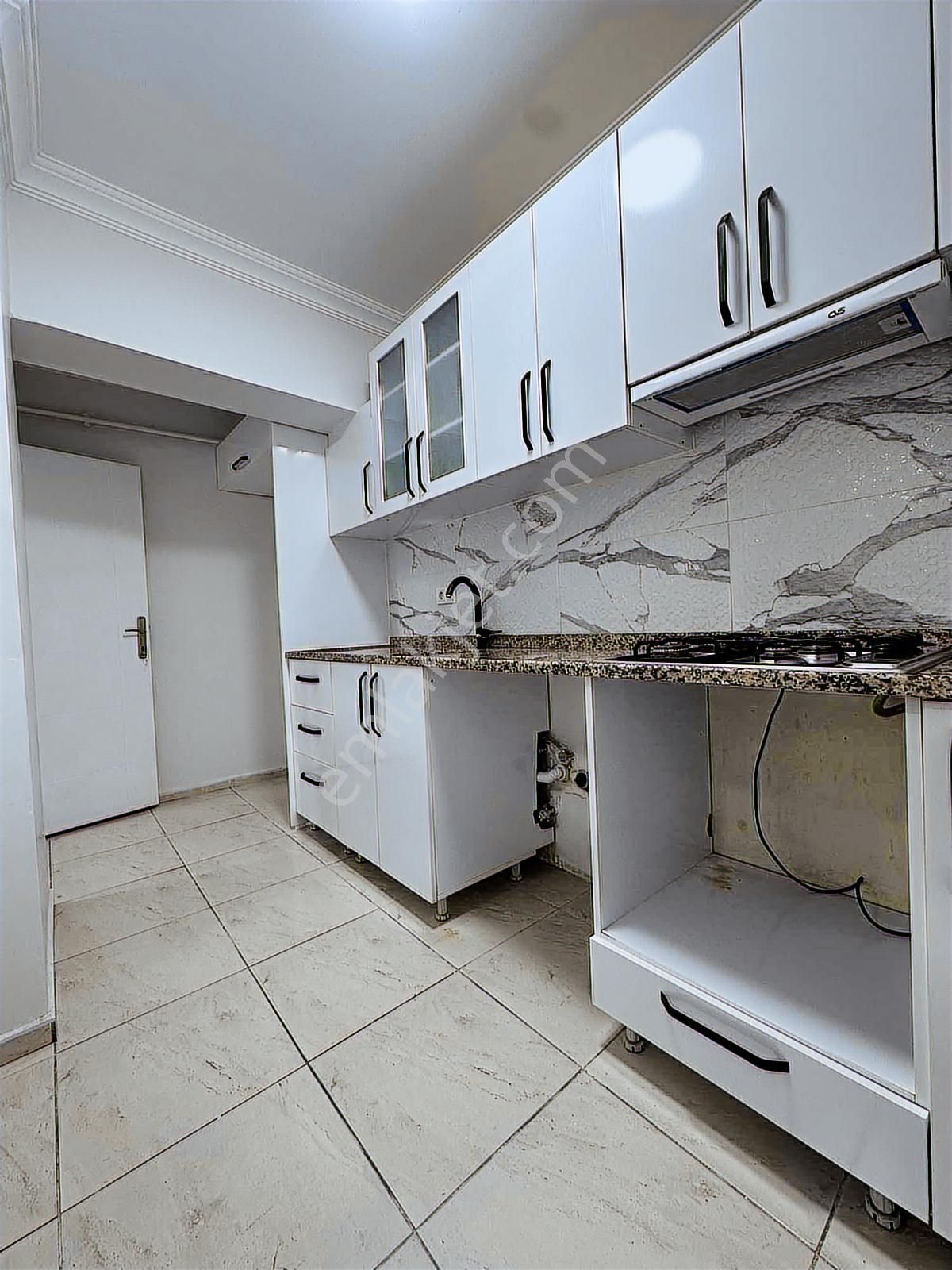 Uygun Emlaktan Manzaralı Hürriyete Kiralık 3+1.4kat Daire - Görsel 3