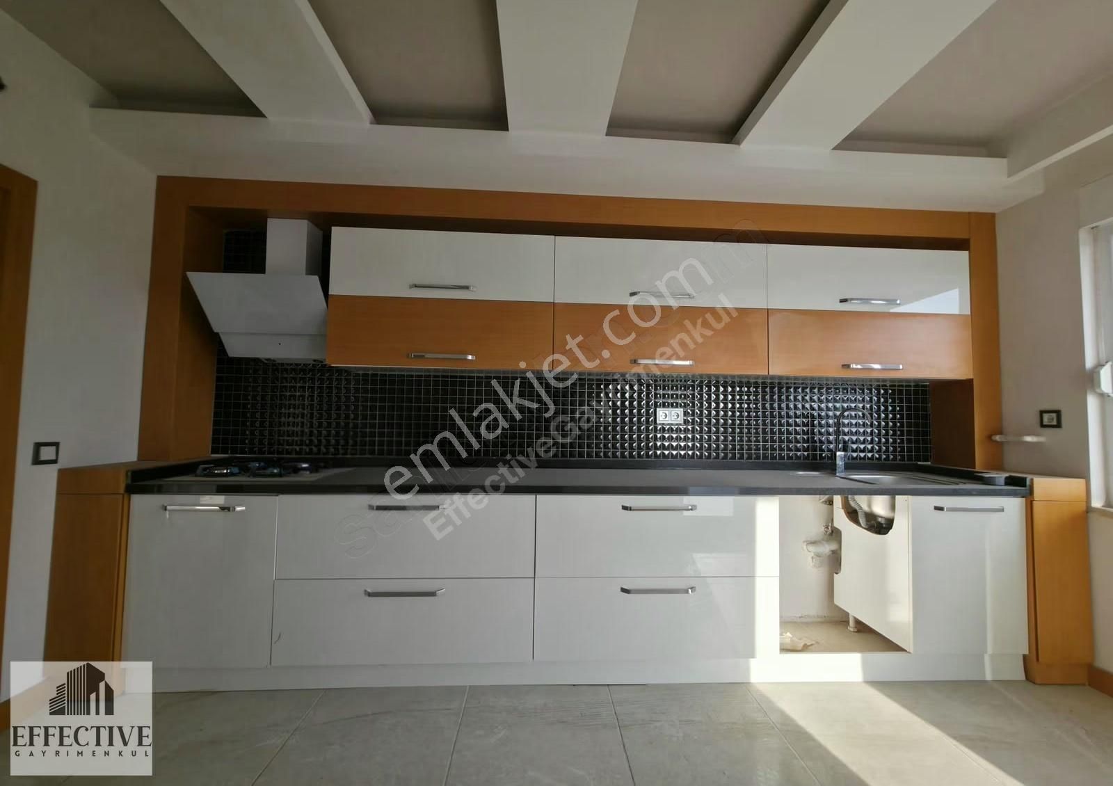 Kızıltoprak'ta Havuzlu Site İçerisinde Geniş Kiralık 5+1 Dubleks - Görsel 12