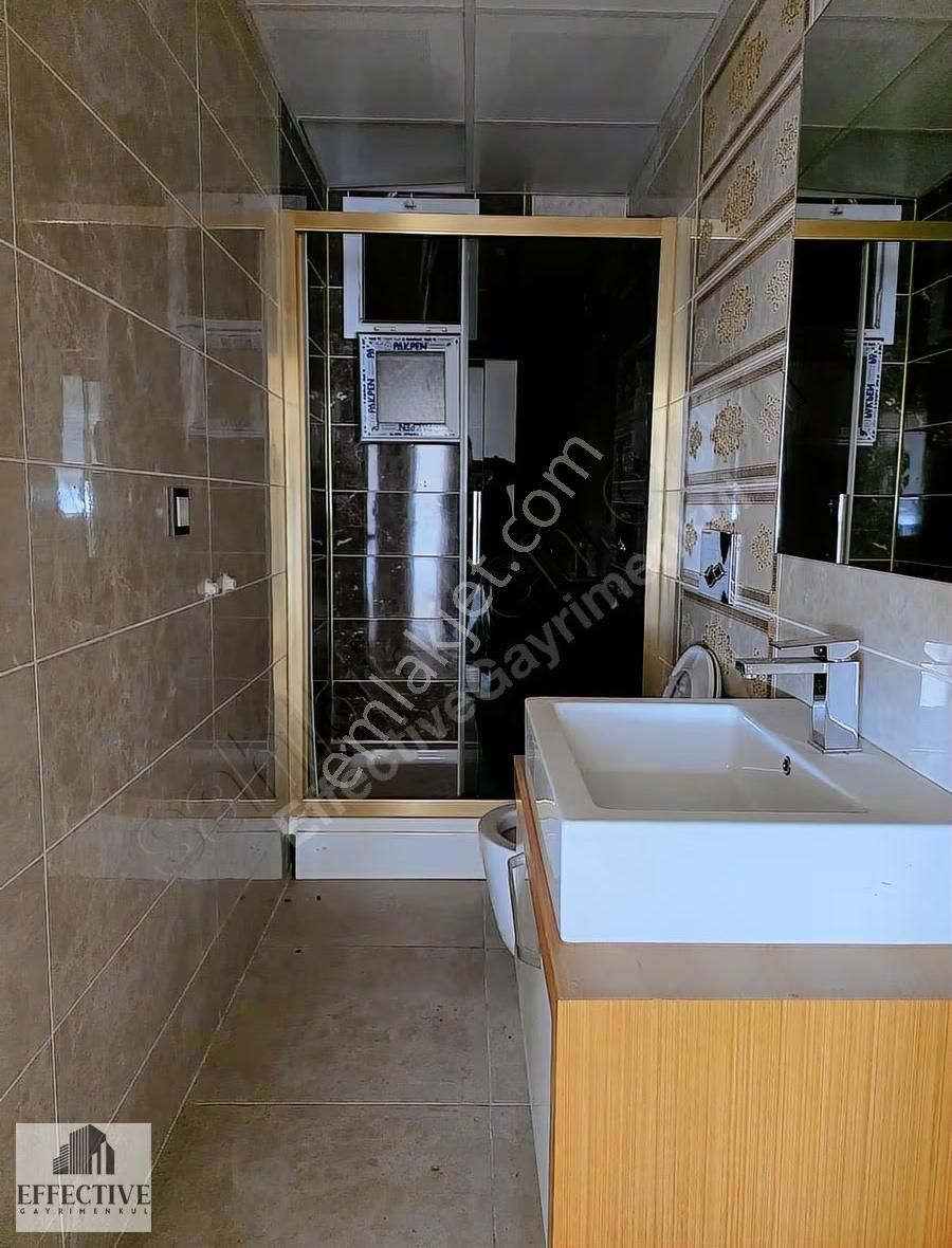 Kızıltoprak'ta Havuzlu Site İçerisinde Geniş Kiralık 5+1 Dubleks - Görsel 3