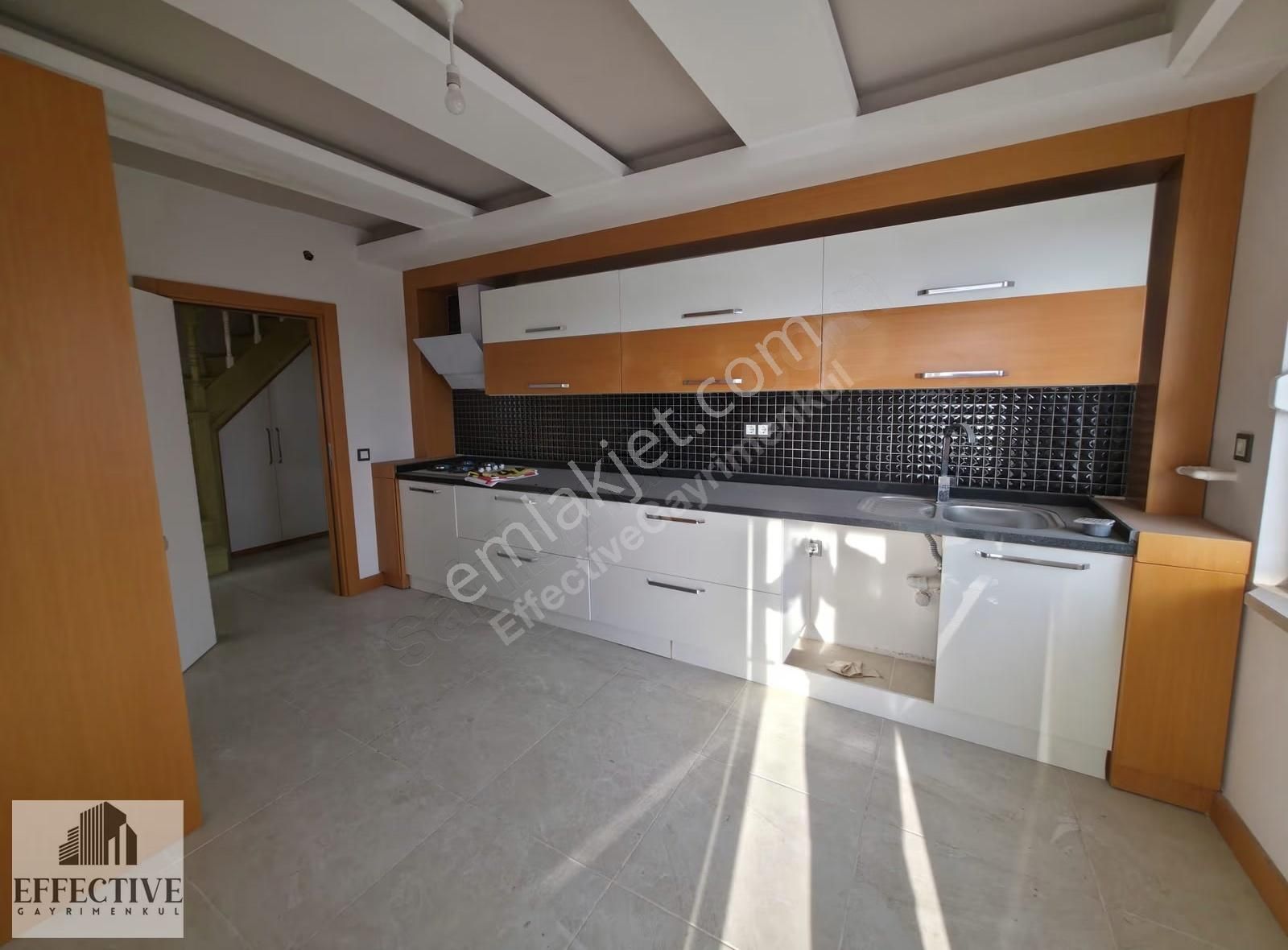 Kızıltoprak'ta Havuzlu Site İçerisinde Geniş Kiralık 5+1 Dubleks - Görsel 25