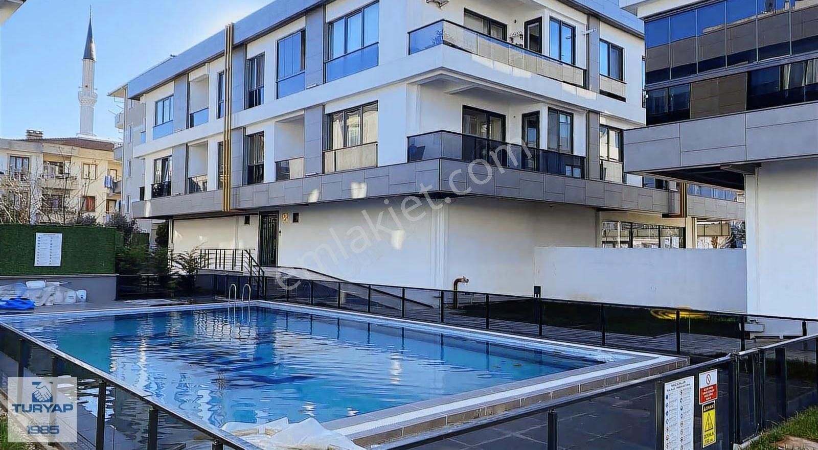 Adnan Mendereste Havuzlu Sitede Geniş 3+1 Daire