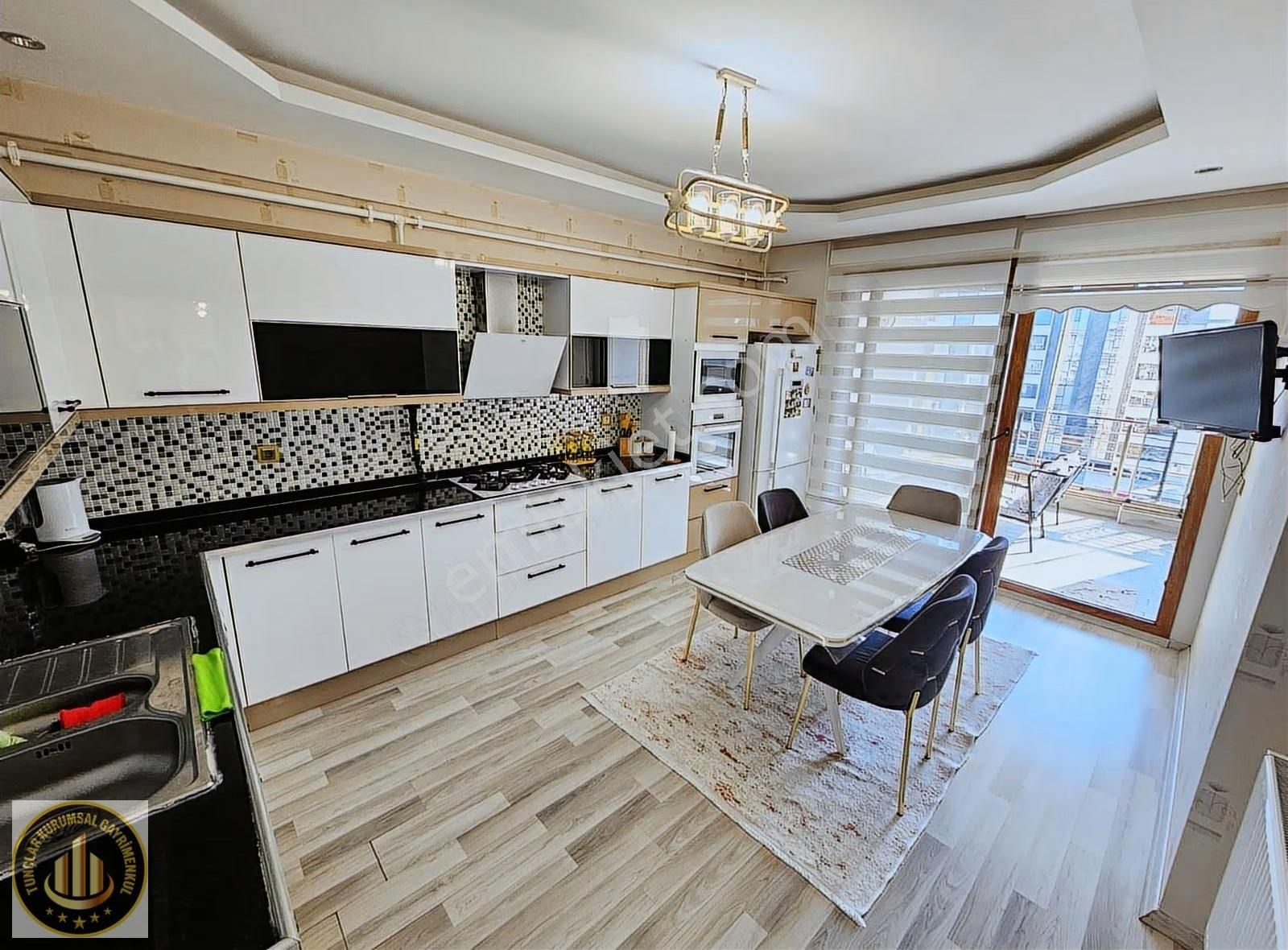 Newroz Civarı Cadde Üzerinde, Ara Kat Ferah Bakımlı Daire...!!!