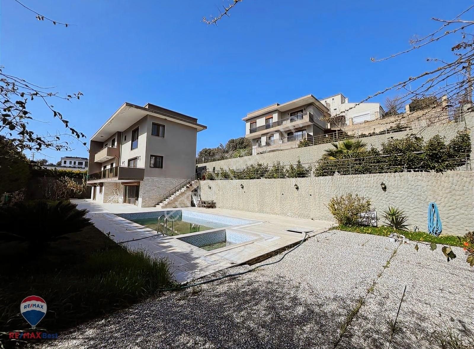 10 Çeşme Dalyanda Özel Havuzlu Lüks Trıpleks Vılla