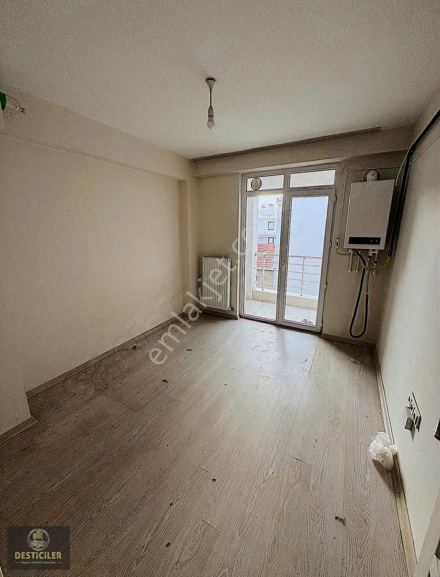 Ad-desticiler Sütlüce Anadolu Üni Yakını 1+1 Apart