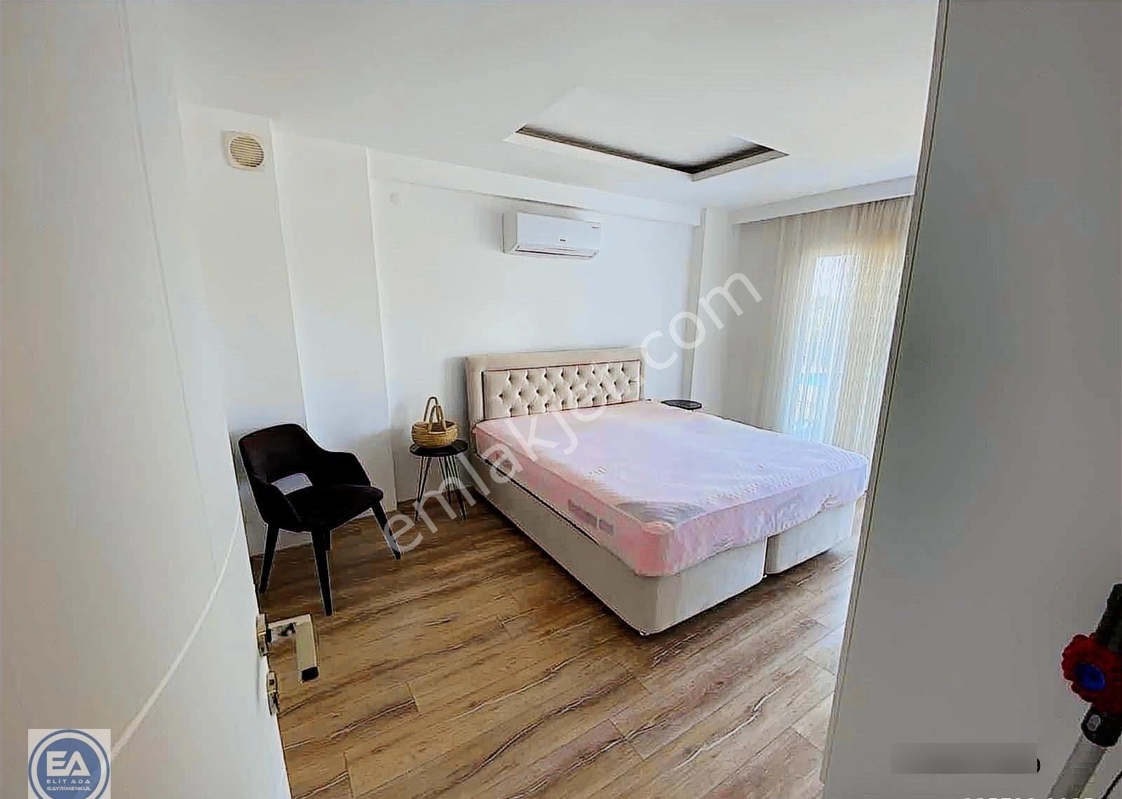 Kuşadasında Havuzlu Sitede Eşyalı Ebeveyn Banyolu 2+1 Daire - Görsel 3