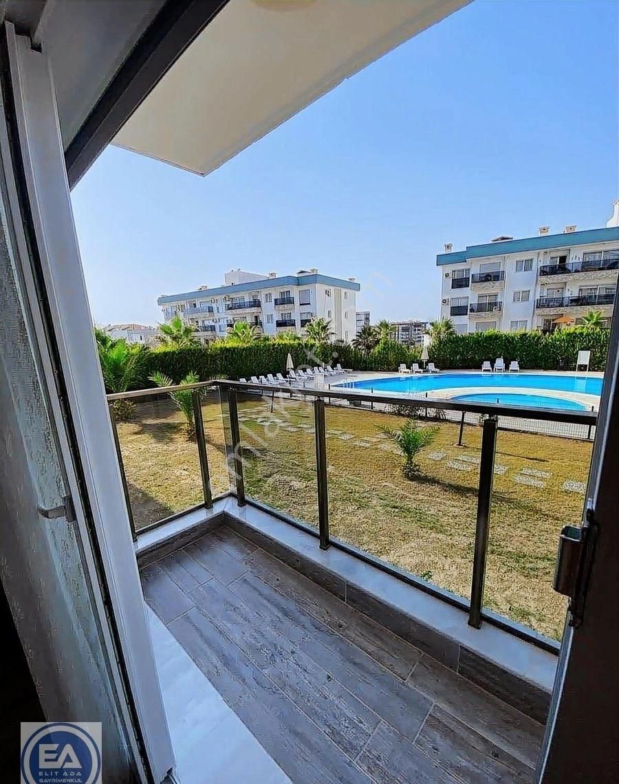 Kuşadasında Havuzlu Sitede Eşyalı Ebeveyn Banyolu 2+1 Daire - Görsel 12