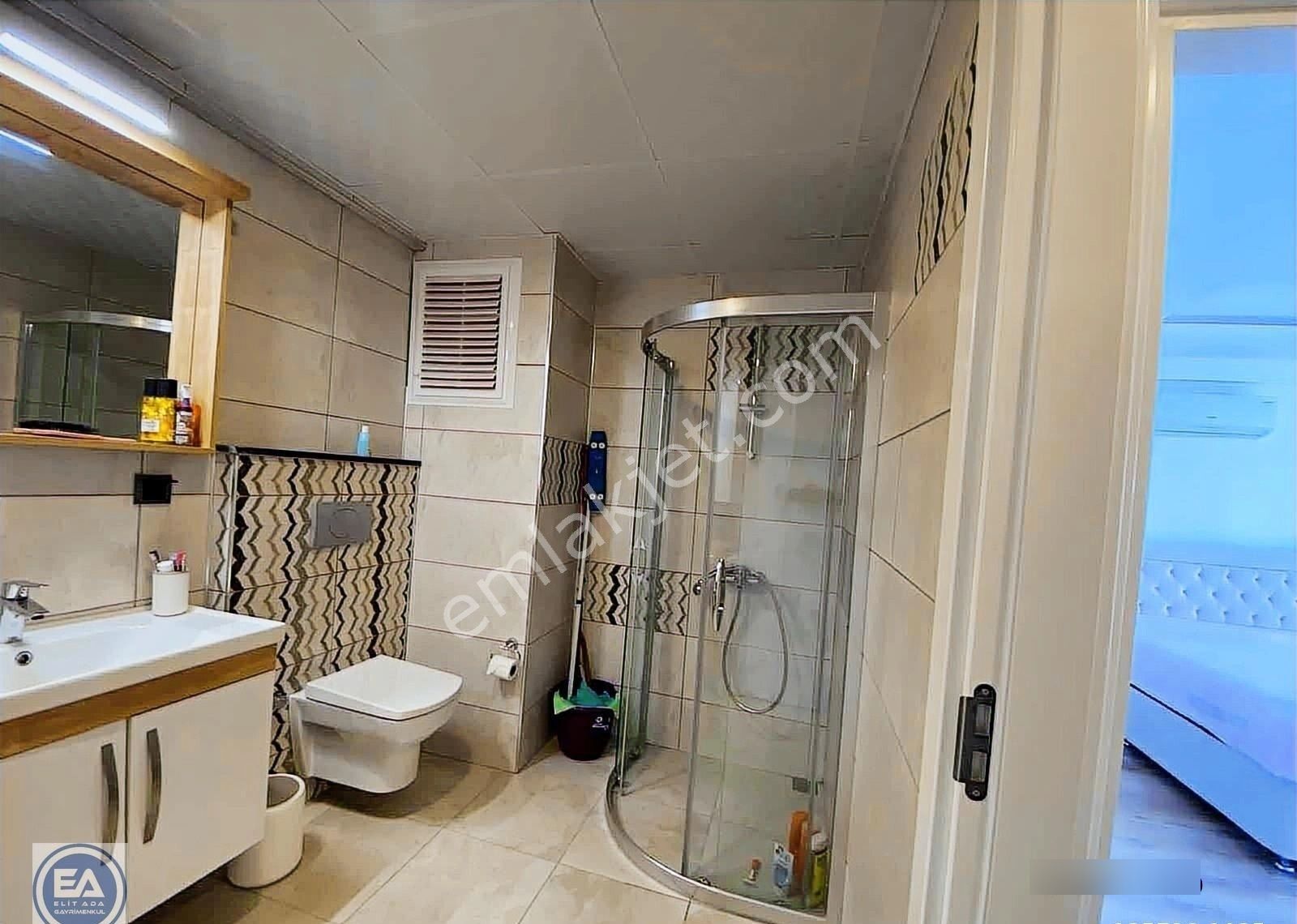 Kuşadasında Havuzlu Sitede Eşyalı Ebeveyn Banyolu 2+1 Daire - Görsel 13