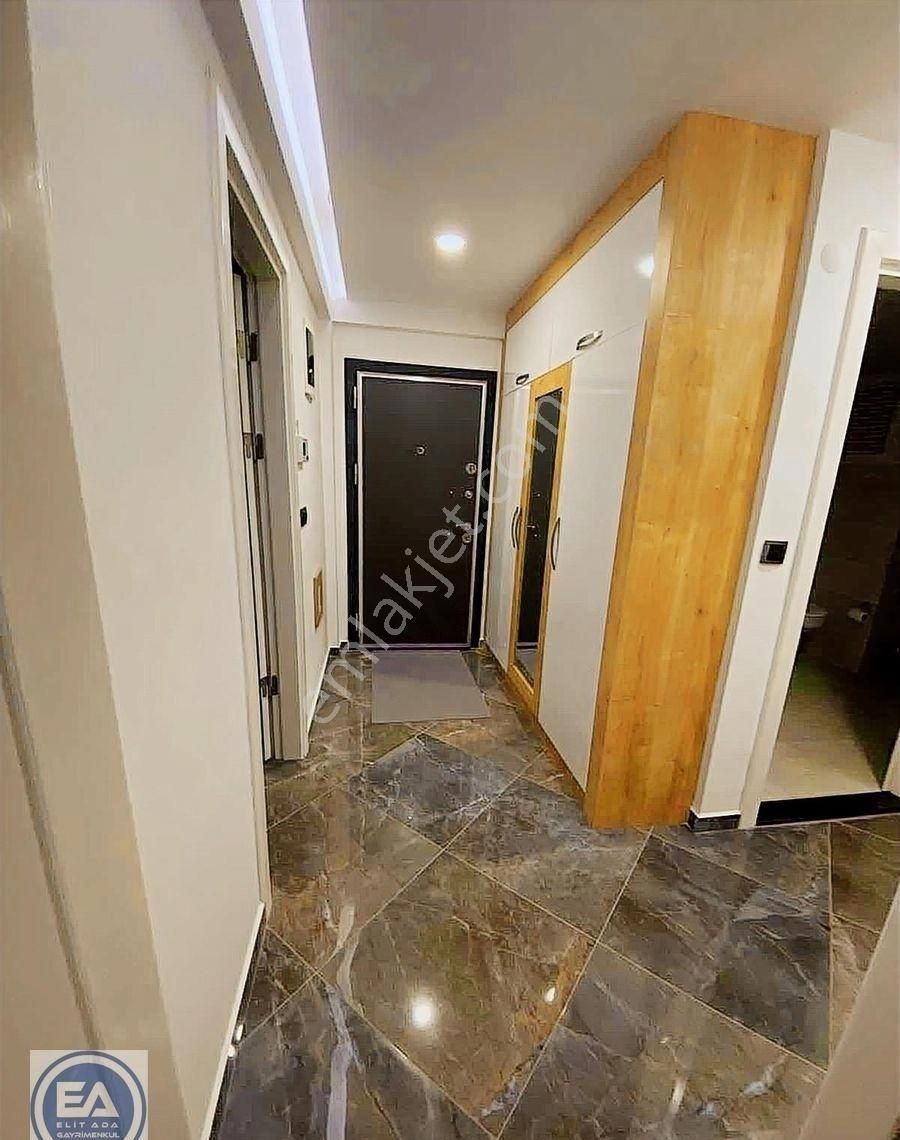 Kuşadasında Havuzlu Sitede Eşyalı Ebeveyn Banyolu 2+1 Daire - Görsel 5