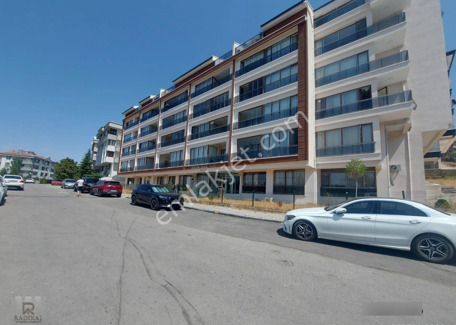 Birlik Mahallesi 467.cadde Üzeri Birlik Park Suit Rezidansta 1ci Katta Eşyalı Satılık 1+1 Suit Daire - Görsel 18