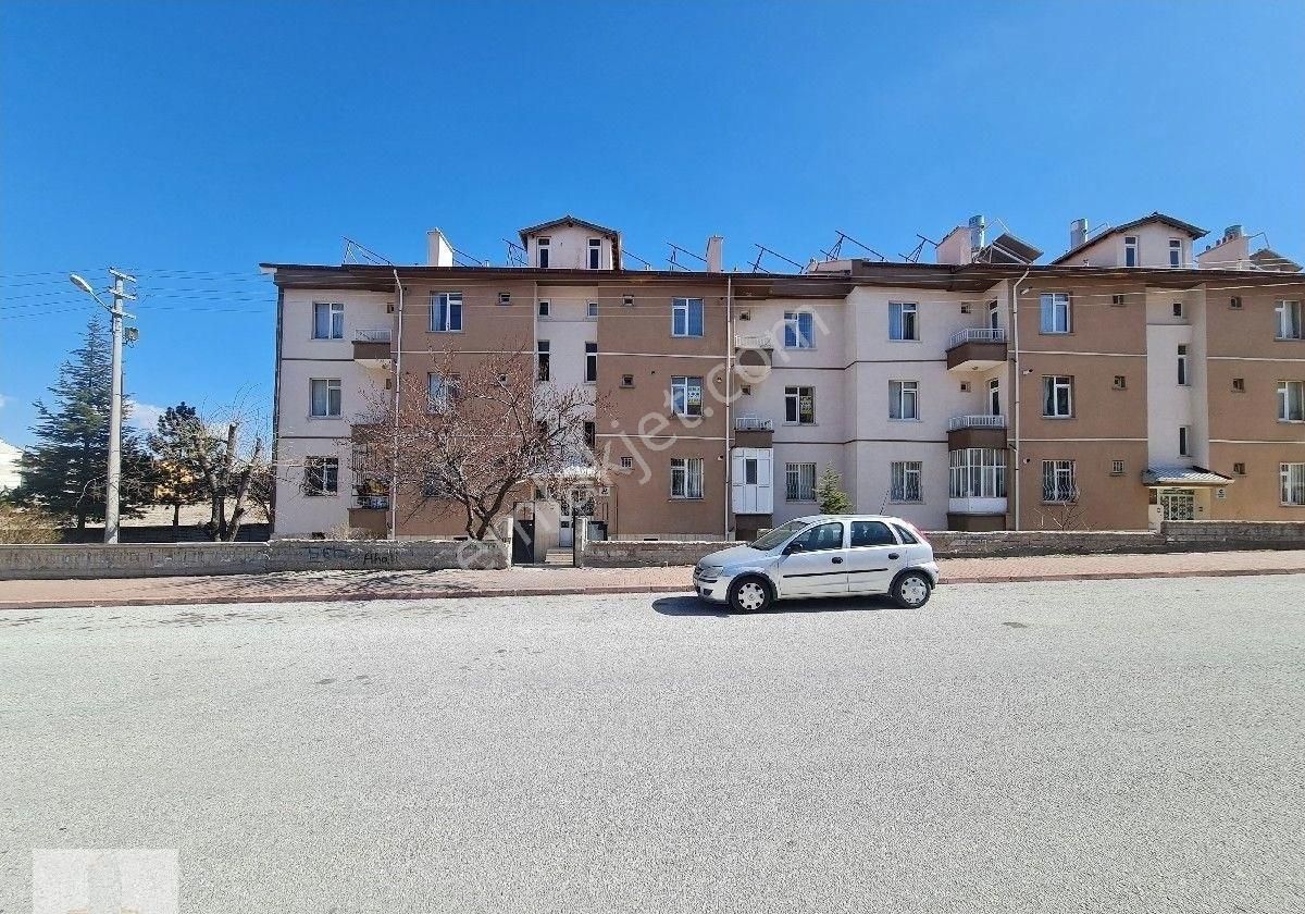 Uğur Emlak'tan S.ü Kampüs Karşısında Yatırıma Uygun Satılık Daire