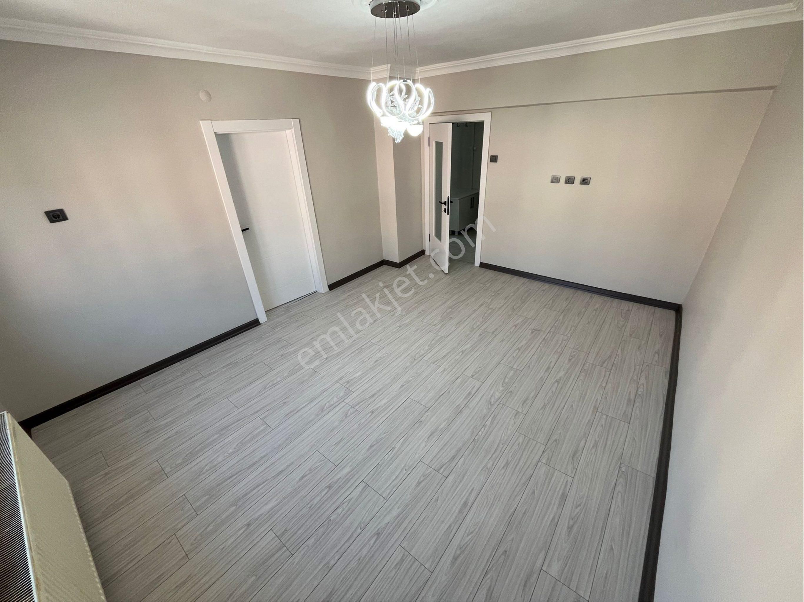 İstasyon Mahallesinde Full Yapılı Ara Katta 3+1 Satılık Daire.. - Görsel 4