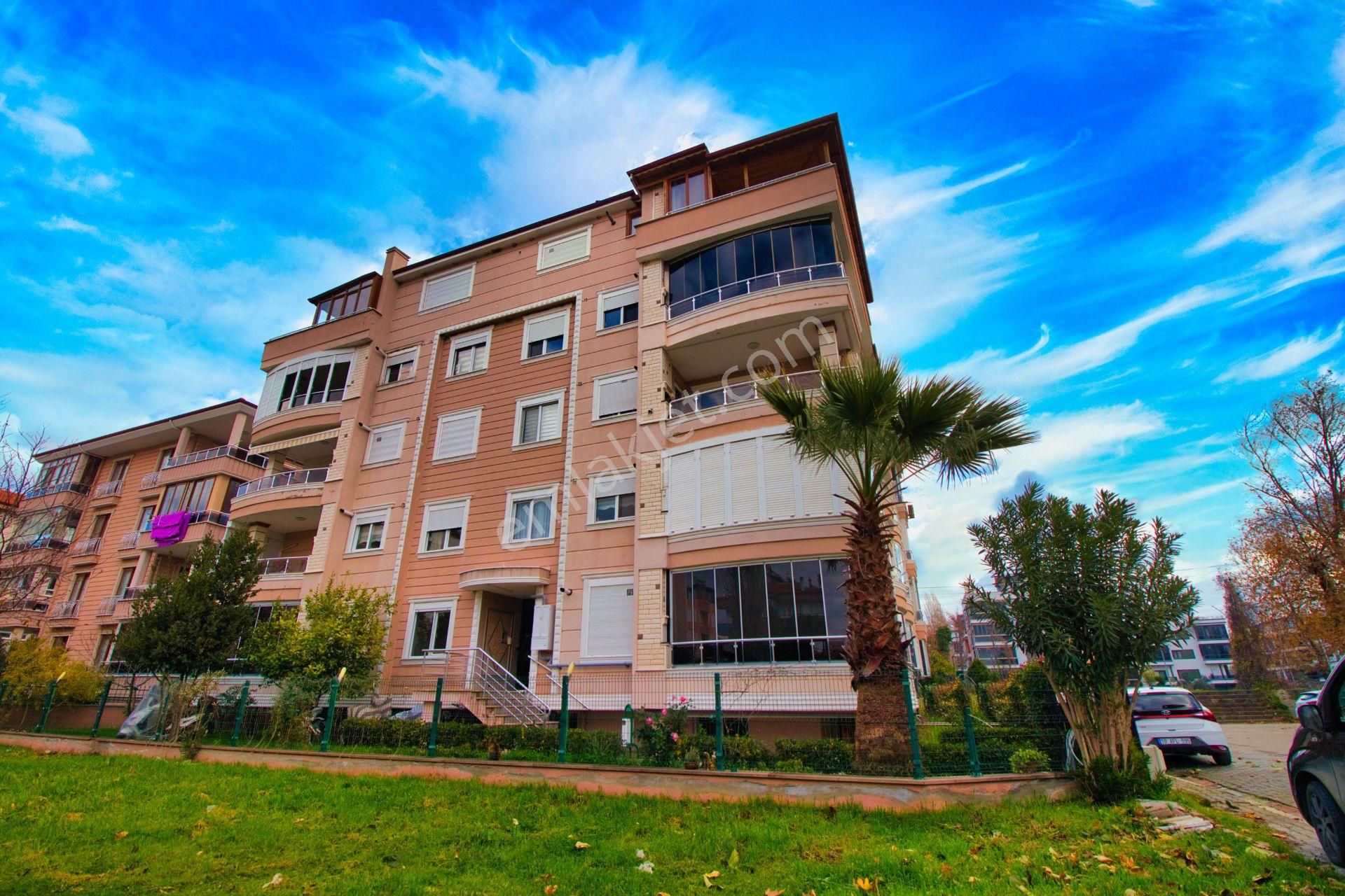 🛑🛑aktiften Akçay'da Merkezi Konumda Satılık Asansörlü Ön Cephe Fırsat 2+1 Daire